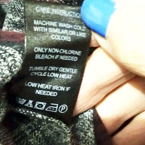 Burgundy & Grey Plaid Midweight Flannel Shirt  Super Soft & Stylish Details XL - Picture 8 of 9